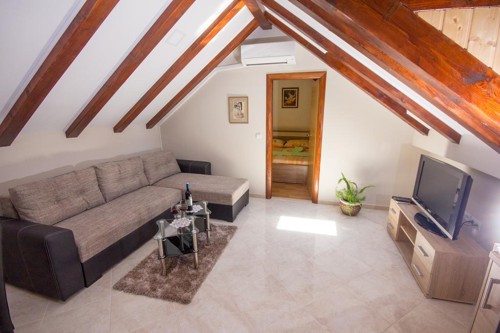 Apartment Niko Kastel Stari Kastela Phòng bức ảnh